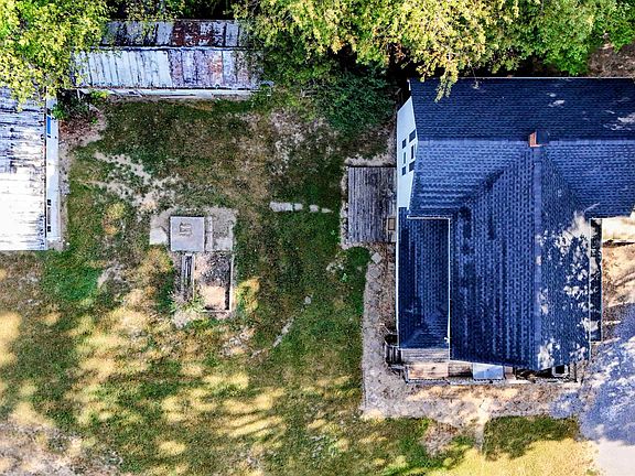 3rd image of 531 Oakland Cir