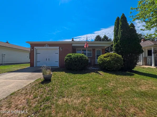 7 Pavilion Street, Toms River, NJ 08757