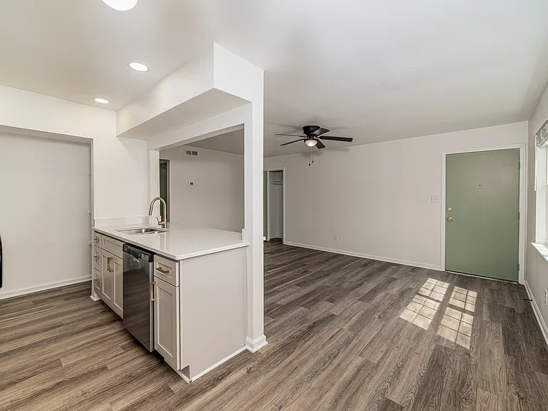 Meadow Brook Terrace — Photo 18