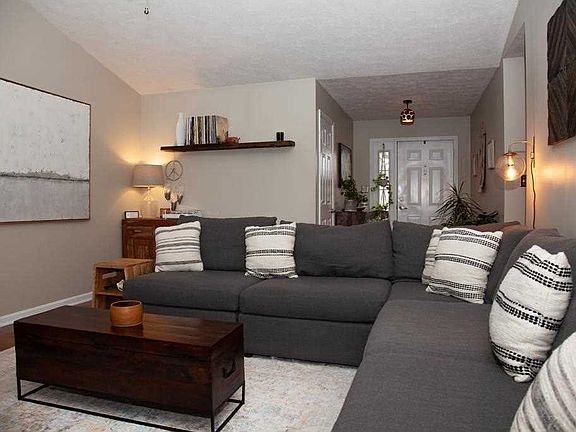 2nd image of 12611 Rolling Meadows Dr