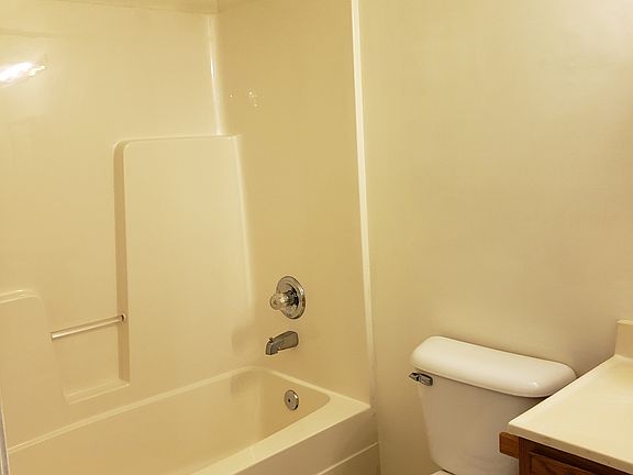 4th image of 328 W Edmunds St