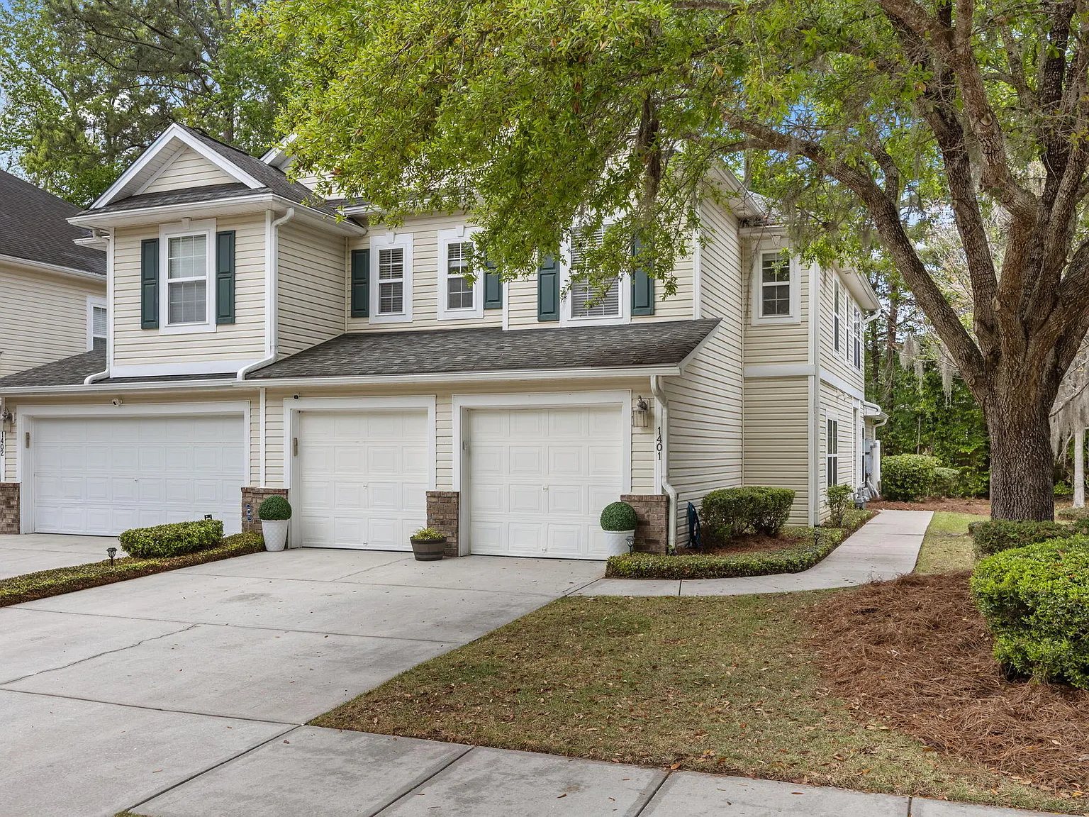 3 bed, 2.5 bath, 1938 sqft, $2,295 — Photo 3