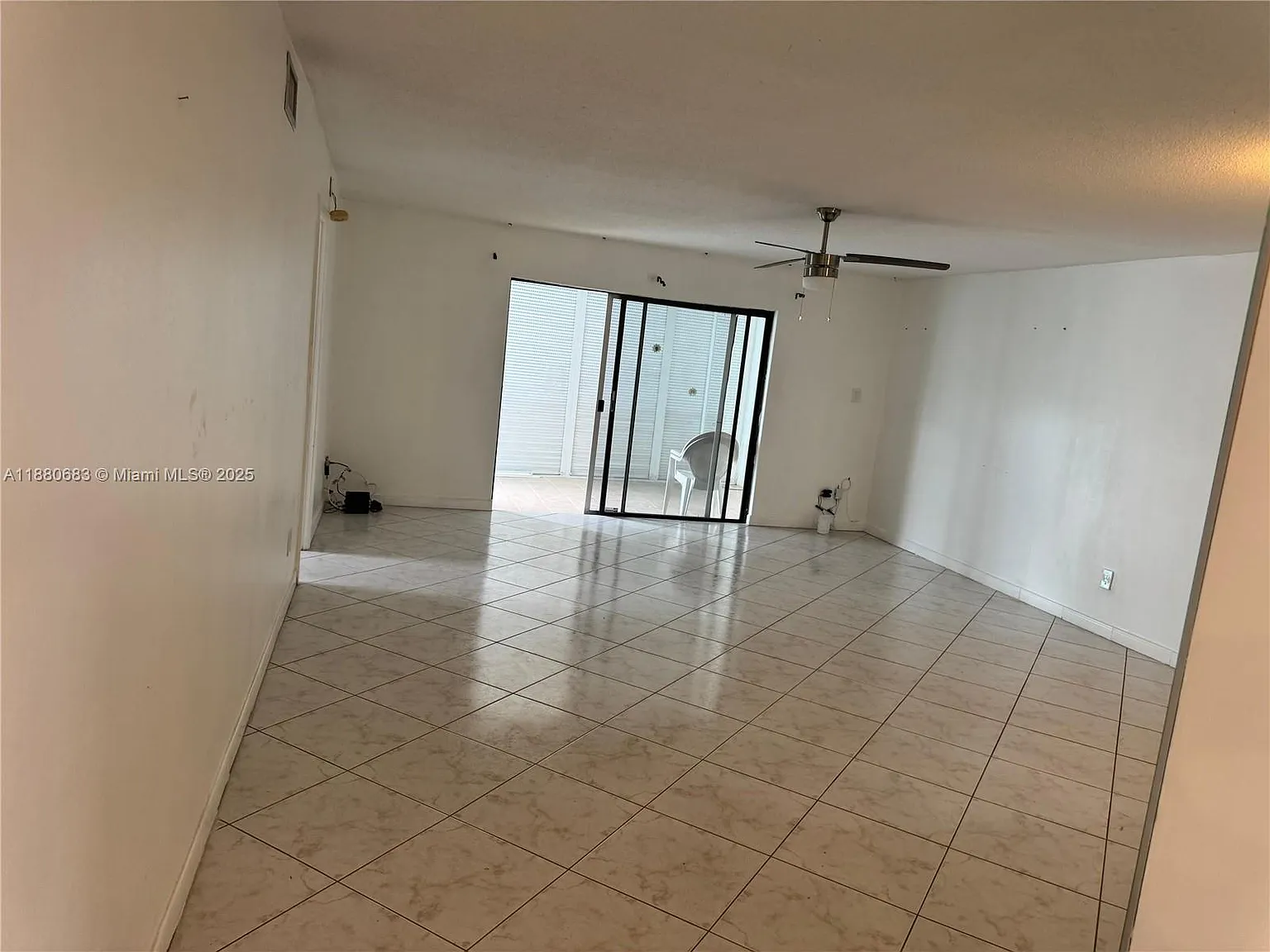 Emerald Condo — Photo 2