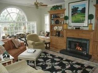 1086 Spruce St, Winnetka, IL 60093