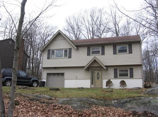 29 Columbia Trl, Hopatcong, NJ 07843
