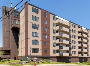 2800 W 44th St APT 203, Minneapolis, MN 55410