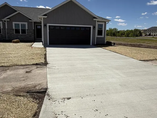 123 Resort DRIVE, Johnson Creek, WI 53038
