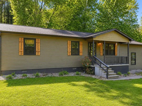 5701 Oakhaven Dr, Paducah, KY 42003