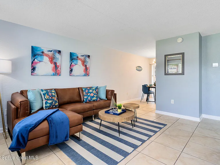 1031 Park Dr #5 — Photo 3