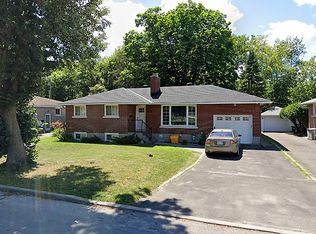 1240 Adirondack Dr #A, Ottawa, ON K2C2V3