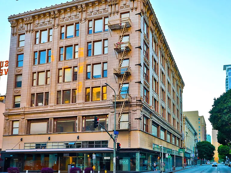 901 S Broadway — Photo 5