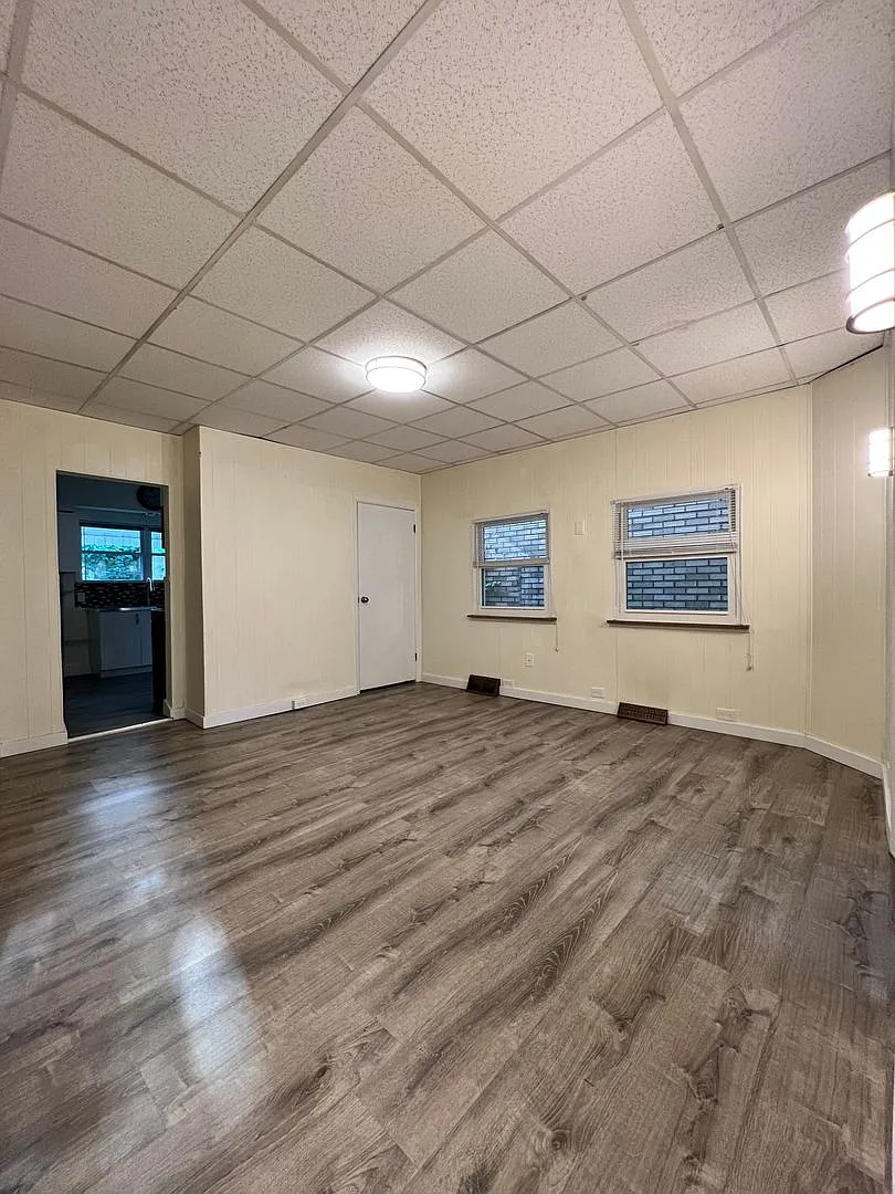 3BR House in Arlington / Southside Slopes — Photo 3