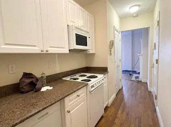 2350 Broadway image 3 of 12