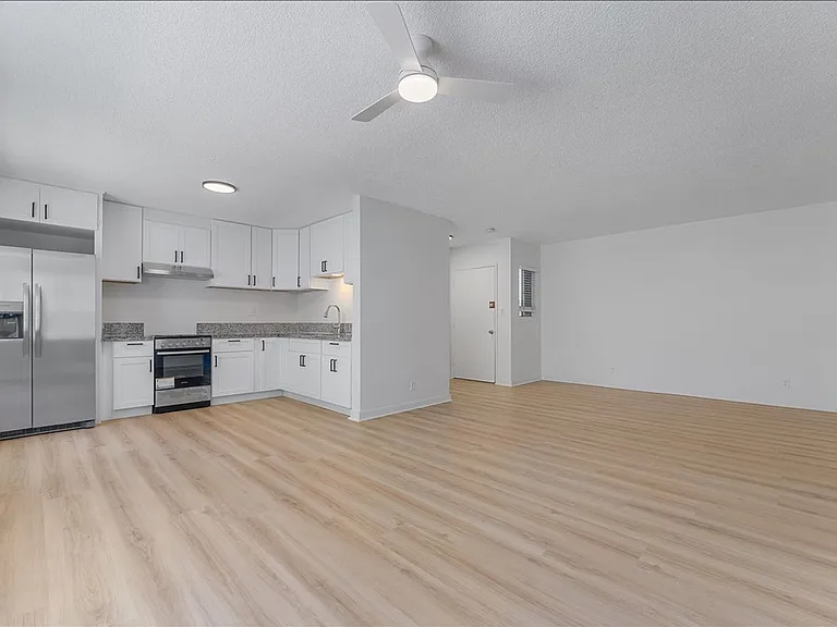1626 Pine Ave #N — Photo 1