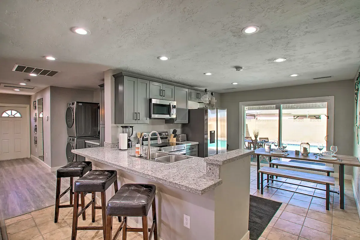 4 bed, 2100 sqft, $800 — Photo 2