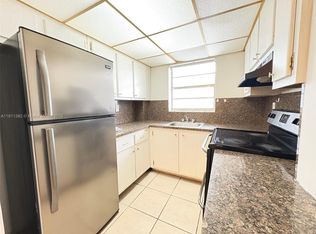 725 NE 4th St APT 204, Hallandale, FL 33009