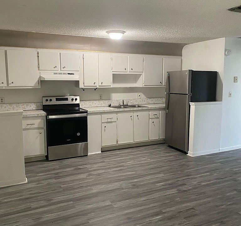 1st image of 135 NE 1st Ave APT 12