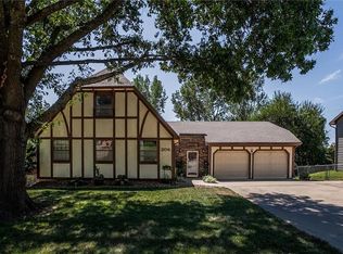 206 Fawn Valley St, Lansing, KS 66043