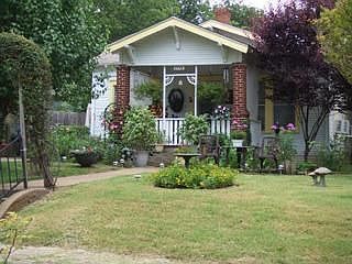 1st image of 2746 Gladstone Dr