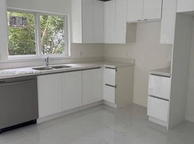 3131 NW 60th St, Miami, FL