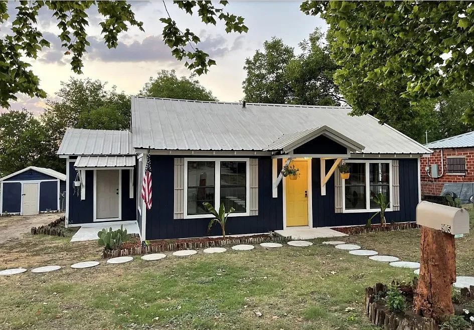 4 bed, 1980 sqft, $1,900 — Photo 2