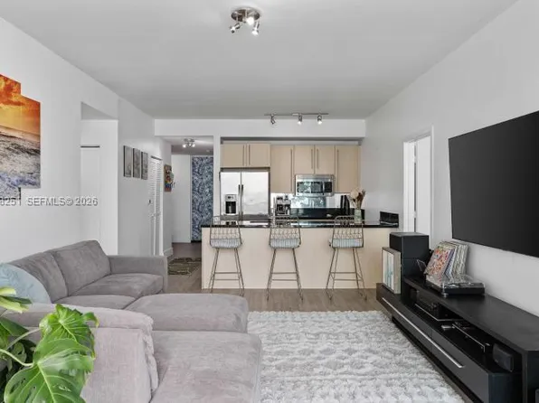 79 SW 12th St APT 3110, Miami, FL 33130