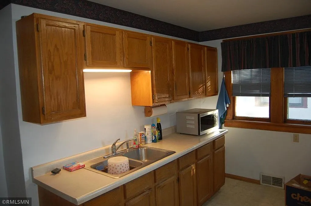 6 bed, 3210 sqft, $3,450 — Photo 4
