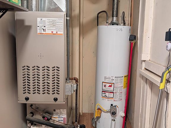 5th image of 1503 Harding Way E