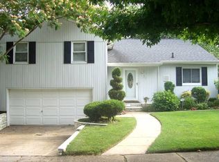 79 Forest Rd, Valley Stream, NY 11581