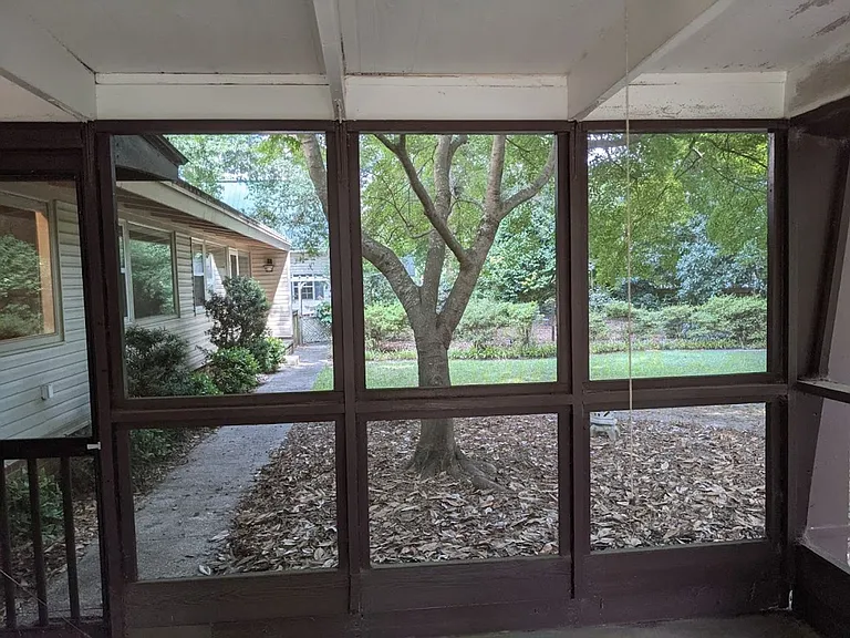 223 Edgefield Ave NW — Photo 5