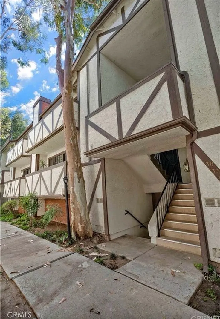 2 bed, 1025 sqft, $2,800 — Photo 3