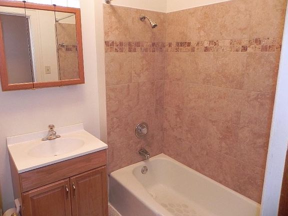 4th image of 1514 W Cornelia Ave #Unt