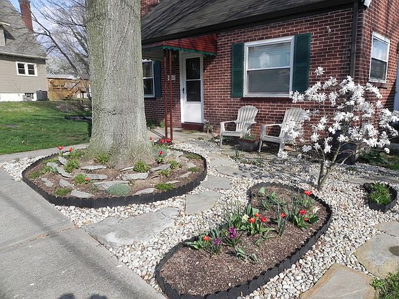 Sitting area with year round landscaping 3-17-12