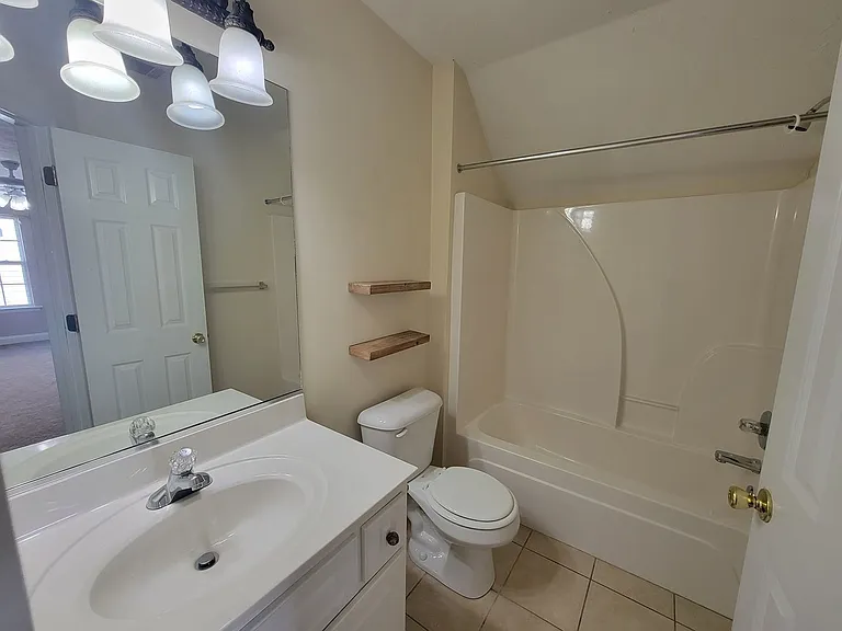 211 Brook Ct — Photo 17
