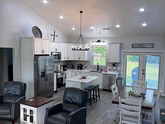 4th image of 803 Robin Road Road