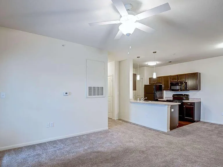 William Cannon Apartments — Photo 15