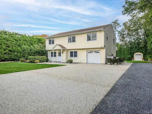 16B Squiretown Road, Hampton Bays, NY 11946