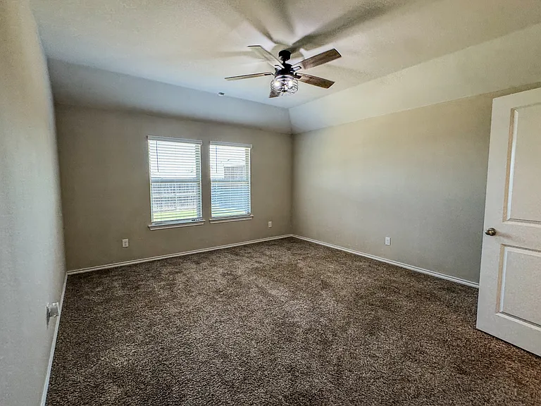 801 Meadow Creek Ln — Photo 21