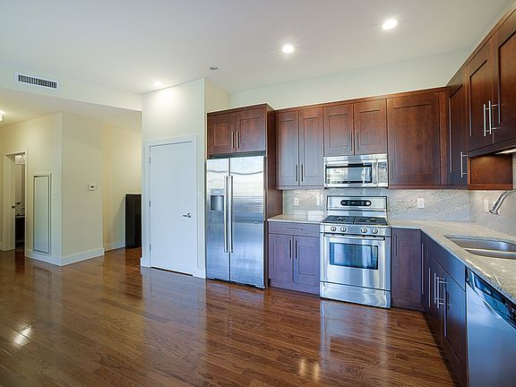 5th image of 9 N Euclid Ave #512