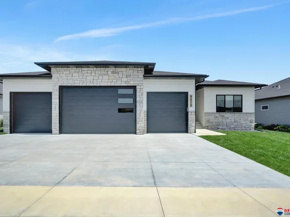 9510 Green Valley Ln, Lincoln, NE 68516