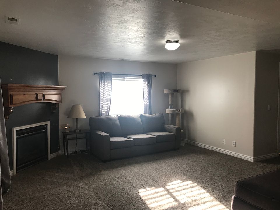 2nd family room (downstairs)