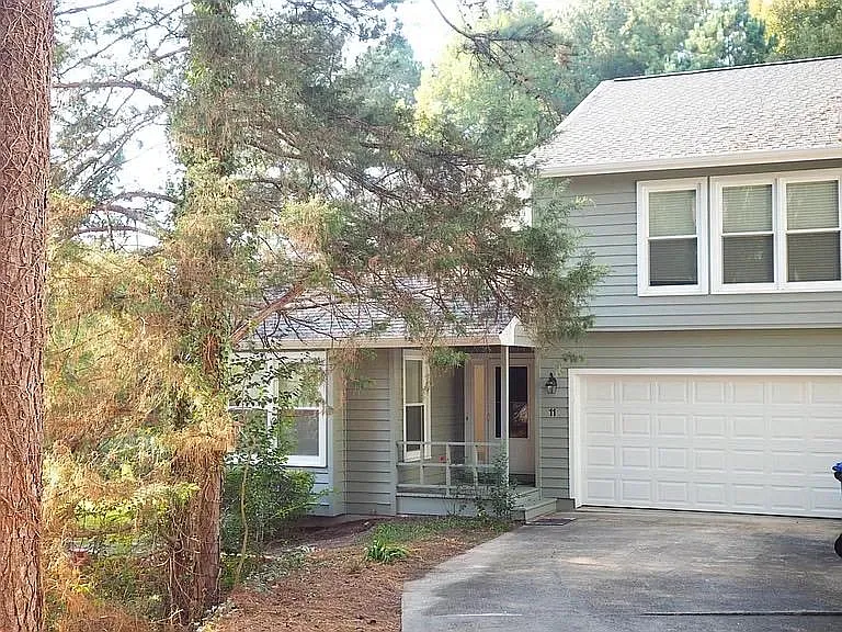 11 Clover Dr