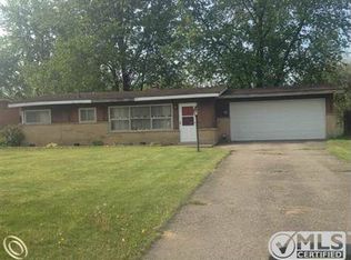 60829 Lillian St, South Lyon, MI 48178