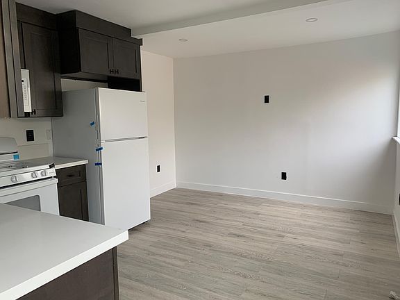 2nd image of 819 S Grevillea Ave