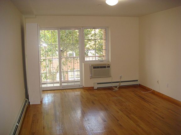 2nd image of 2668 30th St #4F
