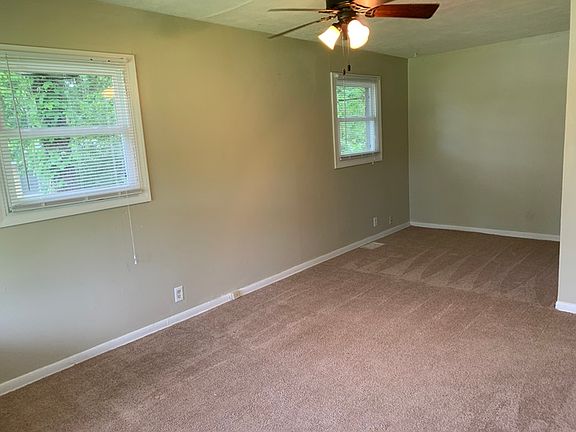 4th image of 1117 Farley Dr