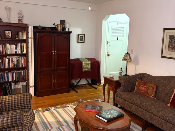 4888 Macarthur Blvd NW, Washington, DC