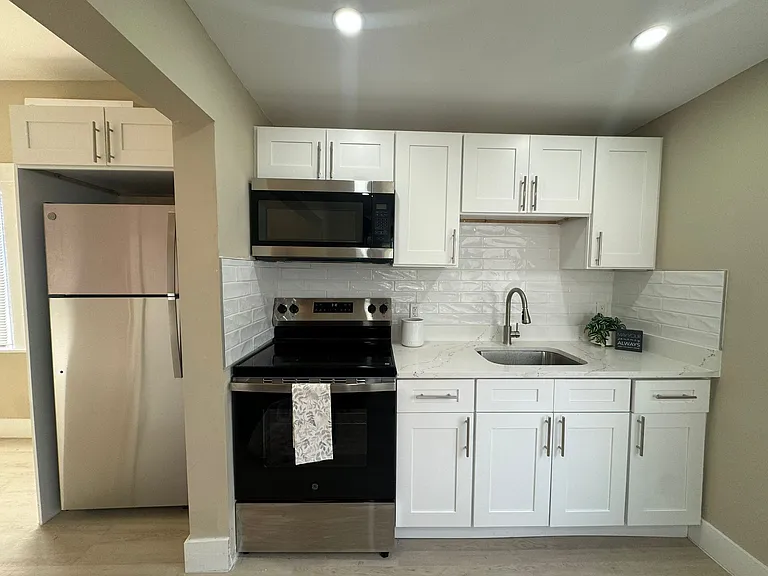3424 Spruce St — Photo 4