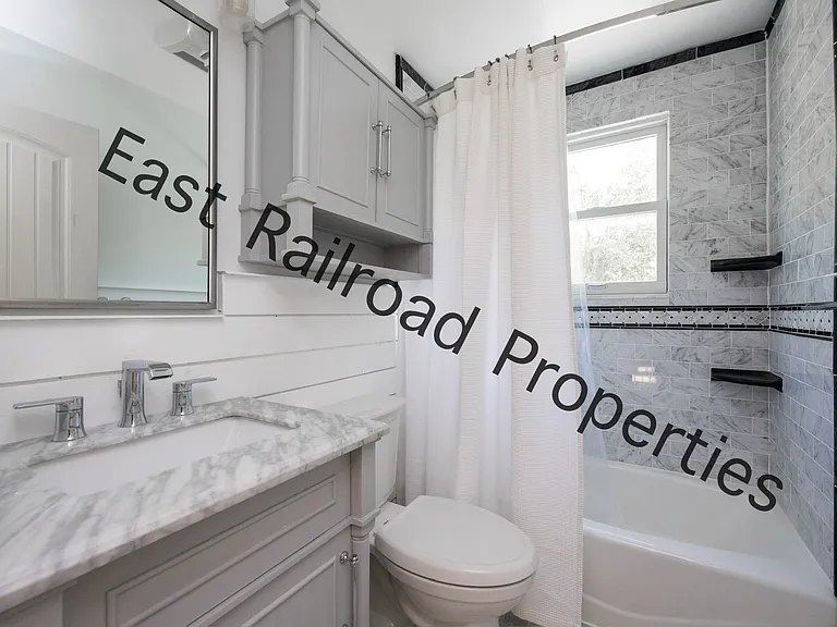 E Railroad Ave — Photo 16