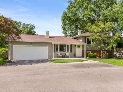 5S481 Glenoban Dr, Naperville, IL, 60563
